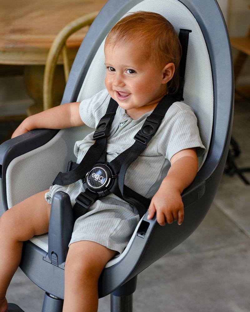 egg-highchair-lifestyle-1
