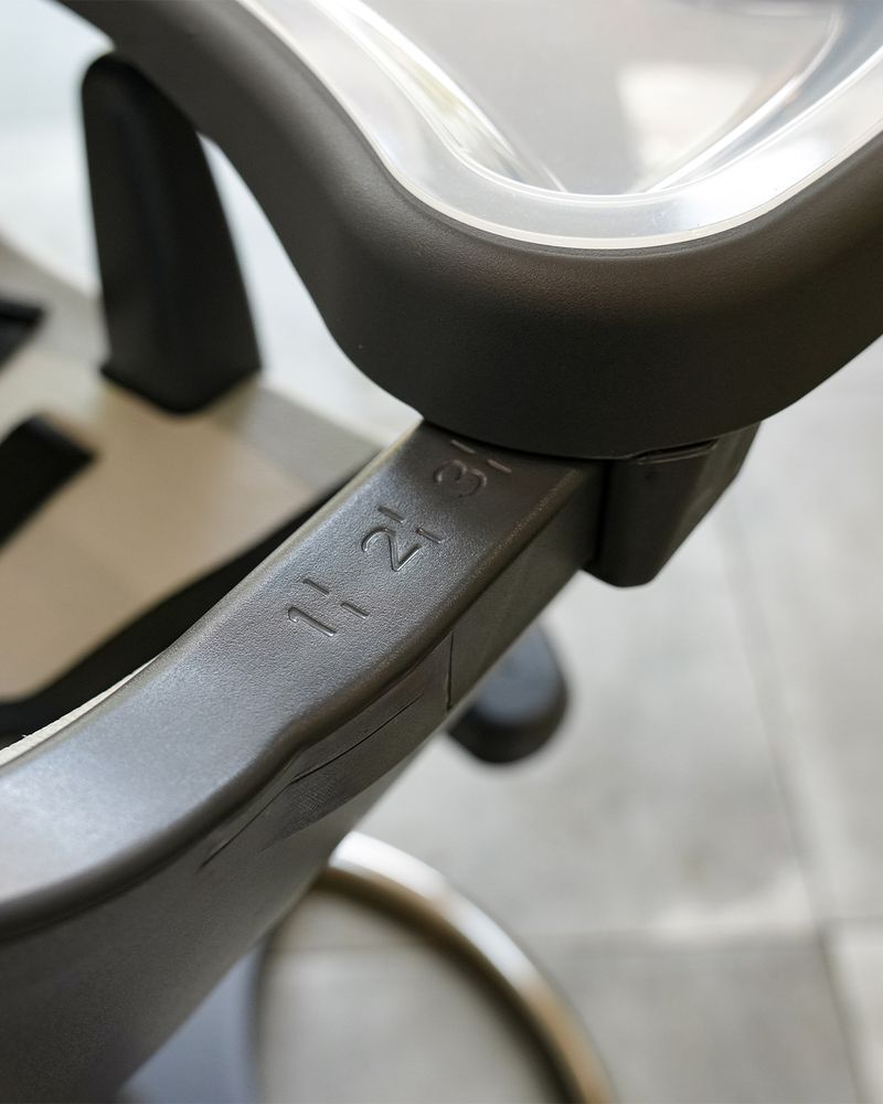 egg-highchair-lifestyle-2