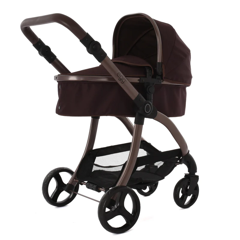 the egg® Dolls Pram – Mulberry shown with carrycot configuration